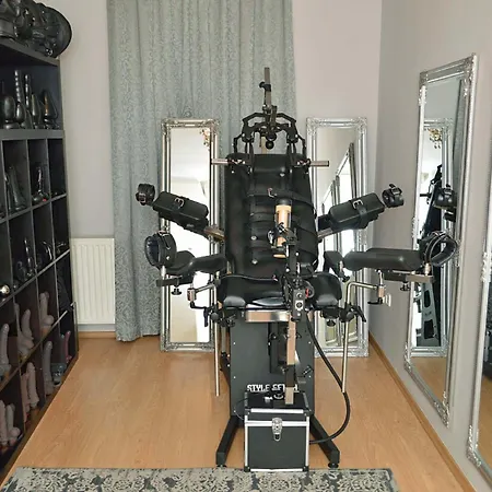 Alba Domina - Bdsm Fetish Domina Studio Szekesfehervar