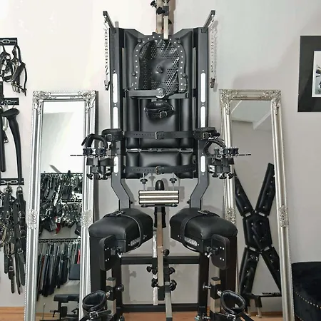 Alba Domina - Bdsm Fetish Domina Studio