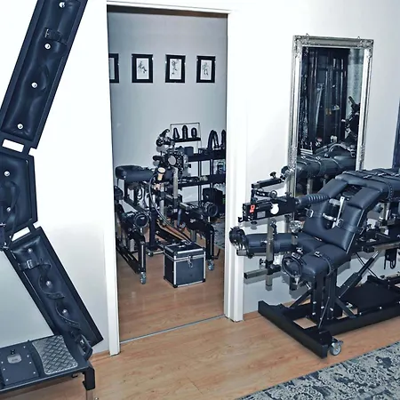 Alba Domina - Bdsm Fetish Domina Studio Apartment *